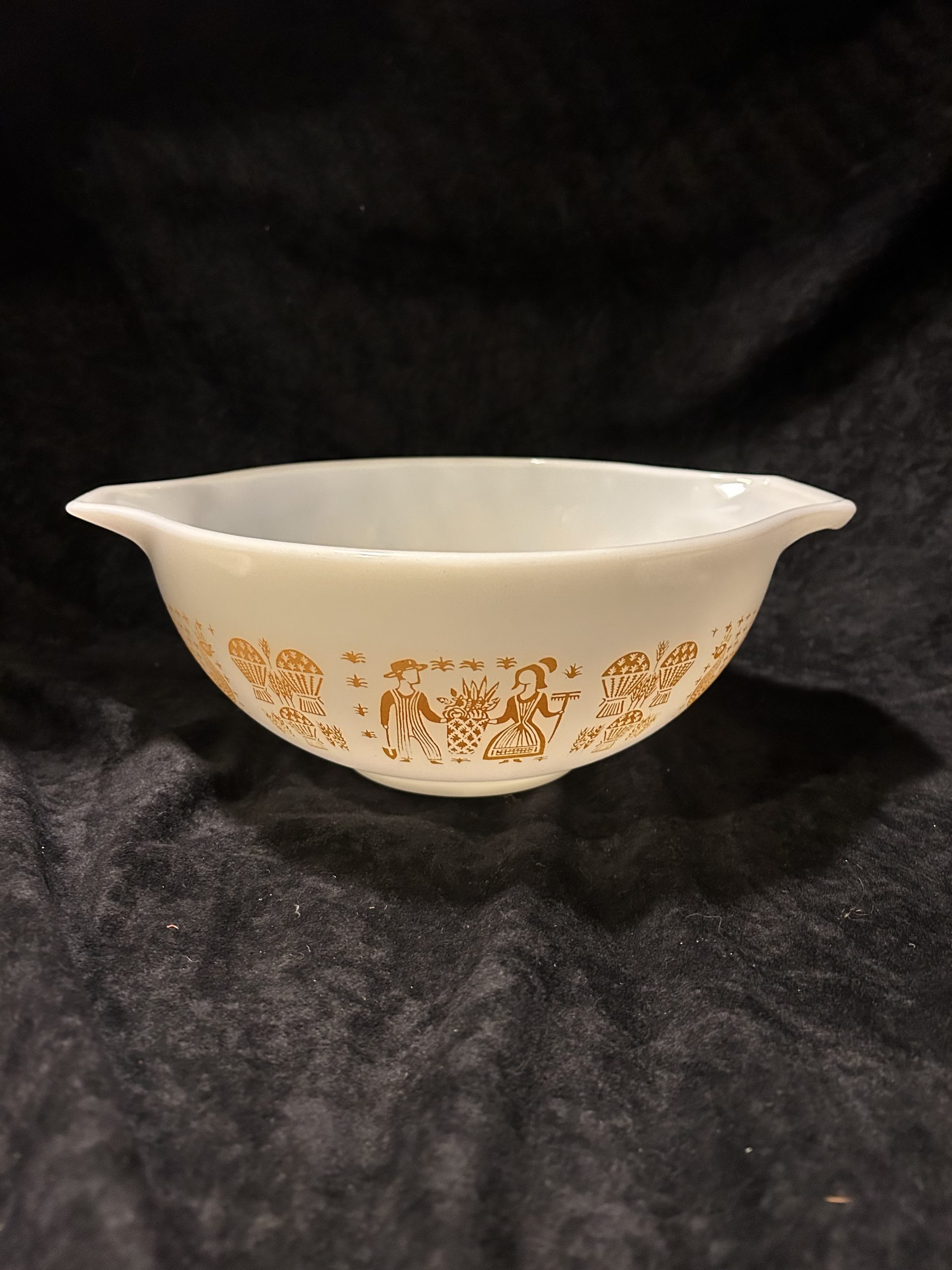 OL-191 Pyrex Bowl Amish Print B-456